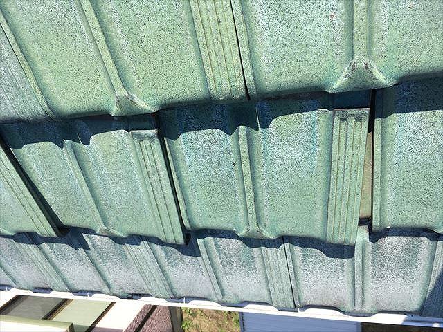 瓦がズレている